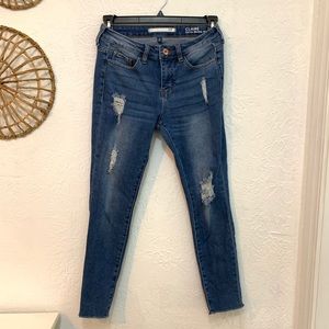It! Curvy distressed ankle skinny jeans